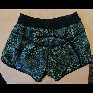 Lululemon shorts size 6!💚